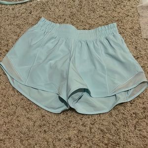 RARE LULULEMON SHORTS size 4/ 4 inch
